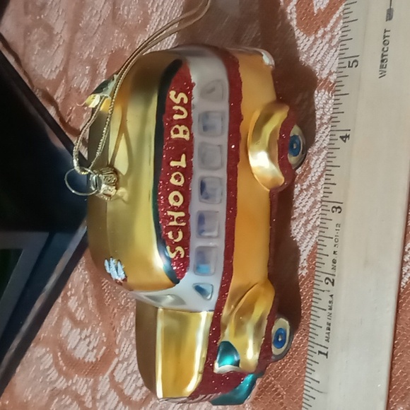 SCHOOL BUS BLOWN GLASS CHRISTMAS ORNAMENT - Picture 3 of 9